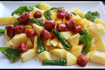 CHISTORRA CON PATATAS Y PIMIENTOS DE PADRON