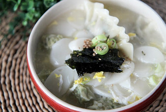 Ricecake Mandoo Soup 떡만두국