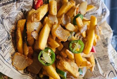 Vegan Salt & Pepper Skin on Fries 🧂🌶️🍟