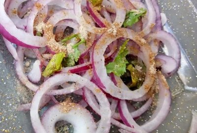 Ensalada de cebolla morada