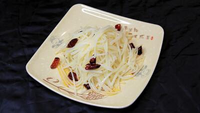 Potato Sliver with Green & Red Peppers 炝拌土豆丝