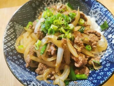 104. Beef Donburi / 牛肉饭