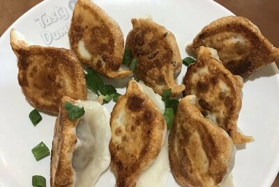 P3. Beef Potstickers (8 pcs) 牛肉锅贴