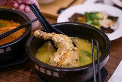 A14. Chicken Rice Noodle Soup with Cordyceps Flowers / 虫草花鸡汤米线