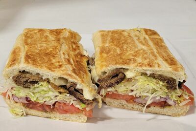 SANDWICH CON BISTEC DE CARNE  & QUESO