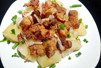 Yuca con Masa Frita de Cerdo