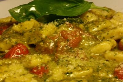 Gnocchi al Pesto e Pomodorini
