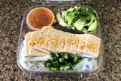 Banh Cuon Thit Cha Lua