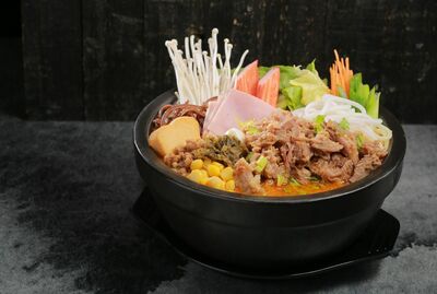 A3. (New Recipe ) Sour & Spicy Flavoured Rice Noodle Soup with XiangXi Pulled Beef /湘西手撕牛肉酸汤米线 (新配方）