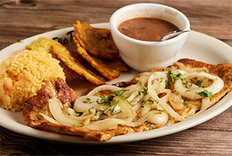 Grilled Chicken Breast with Onions (Pechuga de Pollo a la Plancha con Cebolla)