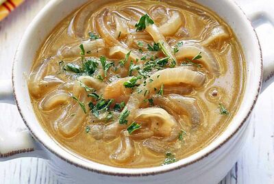 Vegan Onion Soup with Tofu / Sopa de Cebolla Vegana con Tofu