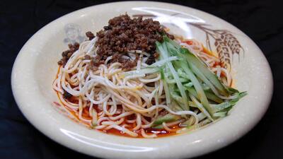 Hand Made Thin Noodles with Minced Pork 婆婆杂酱面 (干拌)