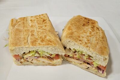 SANDWICH CON POLLO & QUESO