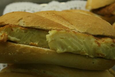 BOCADILLO DE TORTILLA DE PATATA