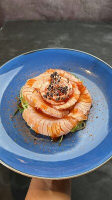 Flambed Sashimi Salmon 6 Pieces.