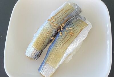 Japan shad w/seasoned kelp and sesame