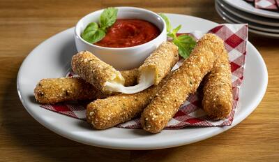 Mozzarella sticks 6 Pcs