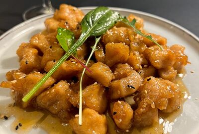 Stegt kylling i honningsauce med sesam og ris