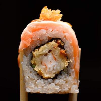 47. Uramaki Aburi Sake