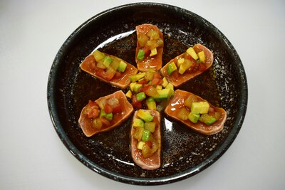 98.TATAKI SALMON