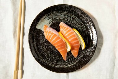 Salmon Nigiri (2pcs)