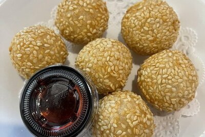 S6. Sesame Ball (6 pcs) 芝麻球