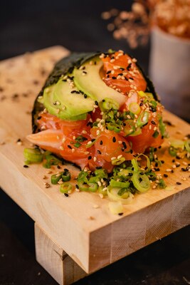 Salmon & Avocado Temaki