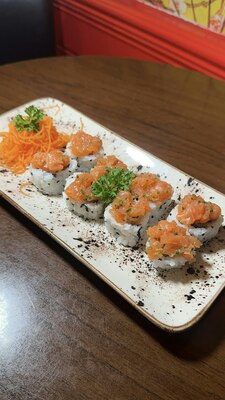 Salmon Uramaki (8)