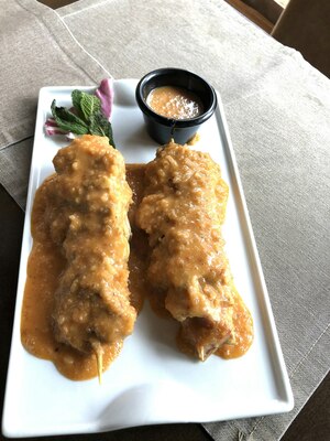 2 Satay Gai, 2 Piezas