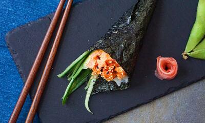Spicy Salmon & Cucumber Temaki