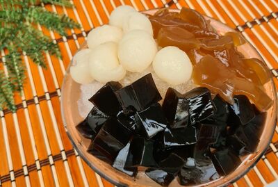 K13.  Grass jelly Seacoconut with Longan