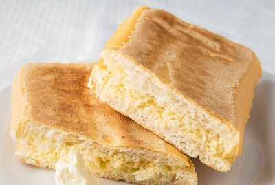 PAN TOSTADO CON MANTEQUILLA