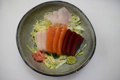 106. Sashimi Variado