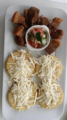 Arepa de Cochino frito