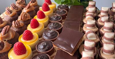 Mini Treat Box, 30 Mini Treats