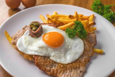 Pork "Holstein" / Plato combinado estilo "Holstein"