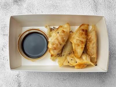 Chicken Dumpling (Gyoza), 6 pcs 锅贴
