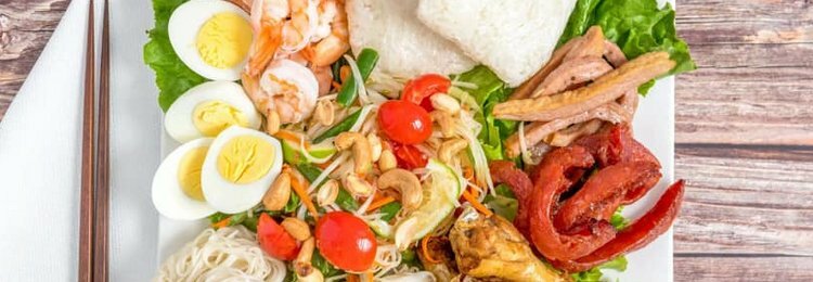 SOUPS & SALADS