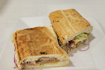 SANDWICH CON PERNIL DE CERDO