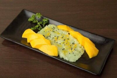 SWEET STICKY RICE WITH MANGO