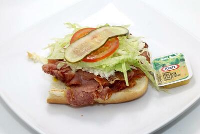 Sous-marin viande fumée | Smoked meat submarine sandwich