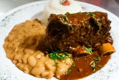 ASADO DE TIRA A LA NORTEÑA CON FREJOL Y ARROZ