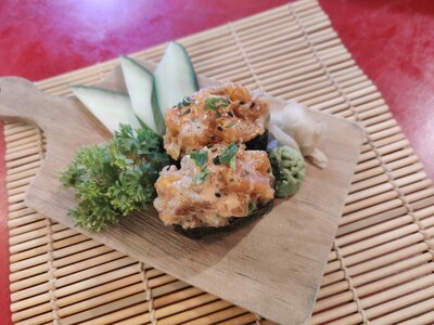 Spicy Salmon Gunkan