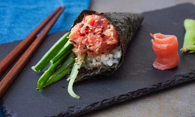 Spicy Tuna & Cucumber Temaki