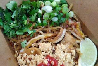 CHICKEN PAD THAI