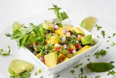 ENSALADA DE AGUACATE Y TOMATE (Por libra, $6/lb).
