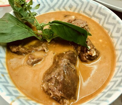 34 Neua Gaeng Garee Oam Thong