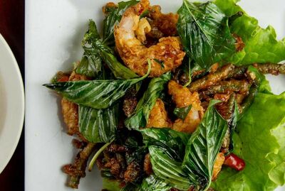 Crispy Basil Shrimp กุ้งกระเพรากรอบ