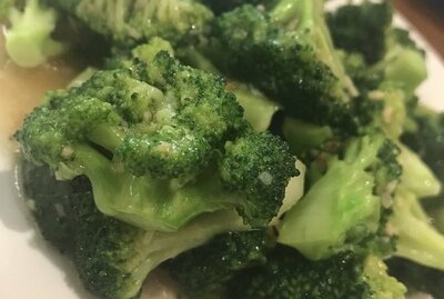 S3. Sauteed Broccoli w/ Garlic 蒜香西蘭花