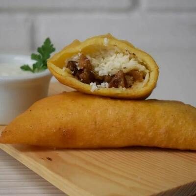 Empanada de Carne Mechada